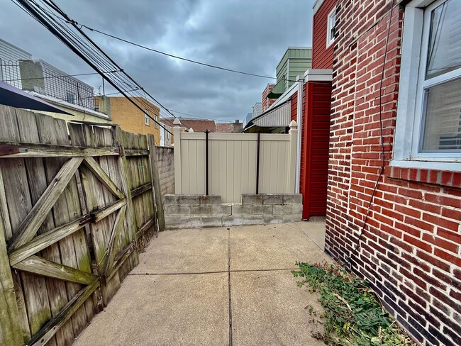 Building Photo - Just RENOVATED open floorplan 3 BED/1 BA HOME w/ WASHER/DRYER & large PATIO on Great Block in Sou...