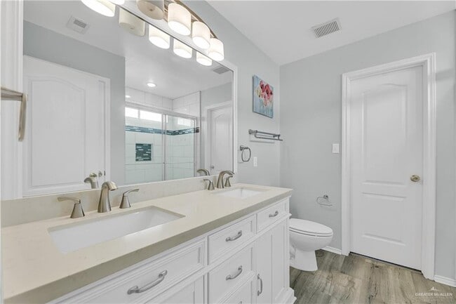 Building Photo - 3613 Los Lagos Dr