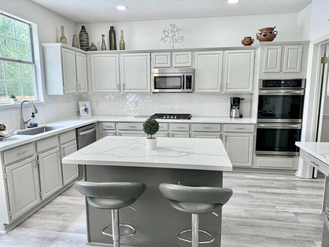 Building Photo - 65 S Hidden View Cir