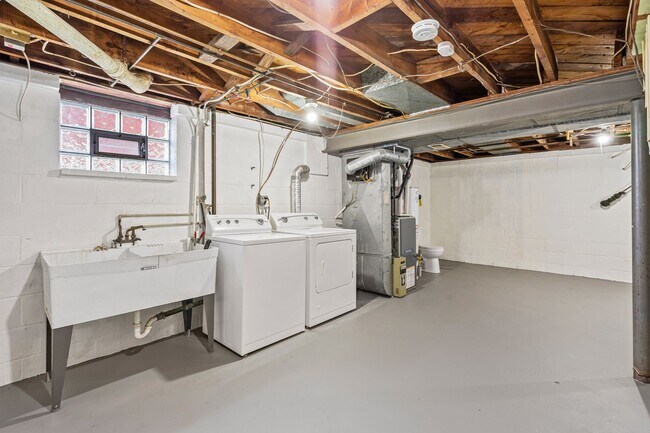 Building Photo - Newly updated 3Bed/1.5bath in West Mifflin