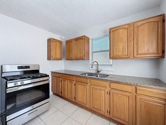 Building Photo - 1844 27th St S