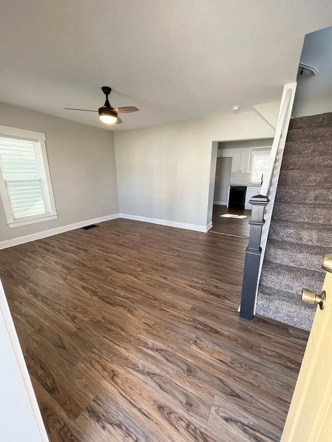 Building Photo - Recently renovated 2 bedroom 1.5 bathroom ...