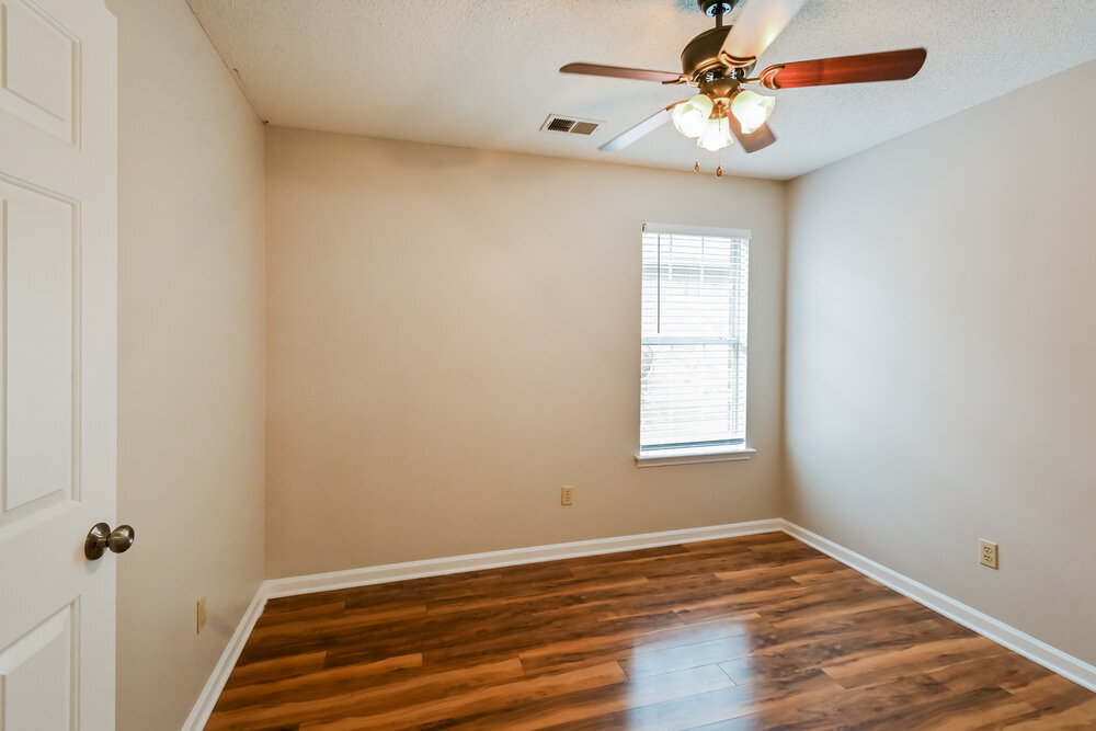 Building Photo - 8262 Regal Bend Dr