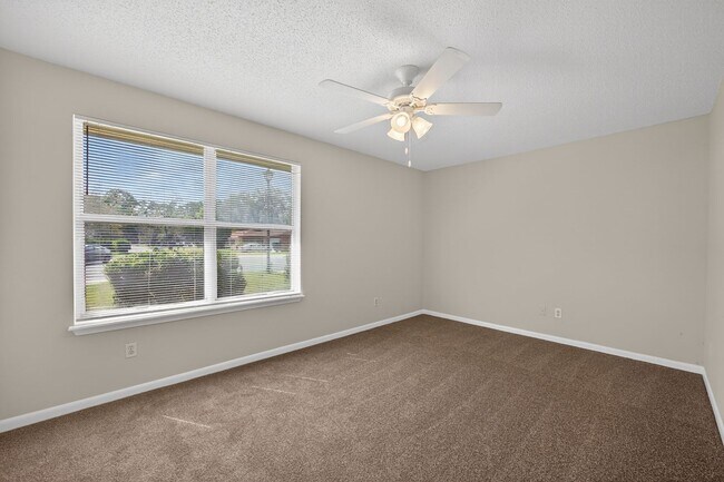 Building Photo - Nice family home!