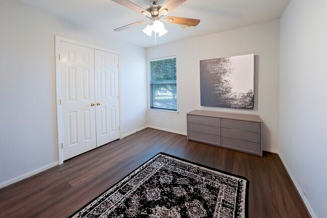 Building Photo - 1123 Woodley Bend