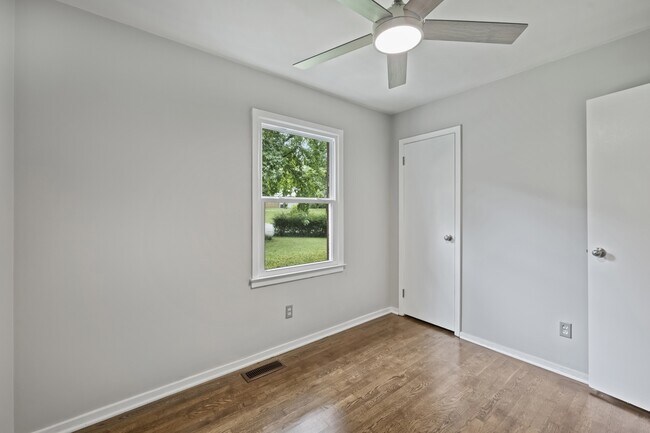 Building Photo - 2840 Edsel Pl