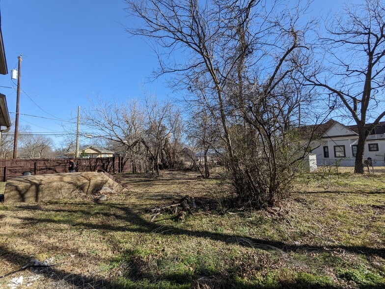 Building Photo - 534 E Sycamore St