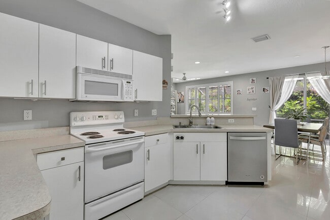 Building Photo - 9205 Villa Palma Ln