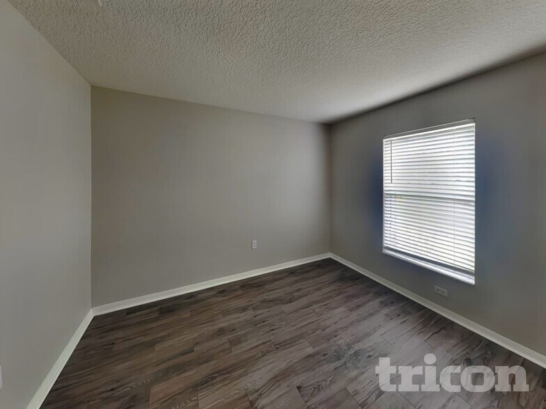 Building Photo - 1090 3rd Ave