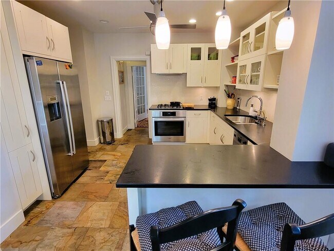 Building Photo - 60 Prairie Ave