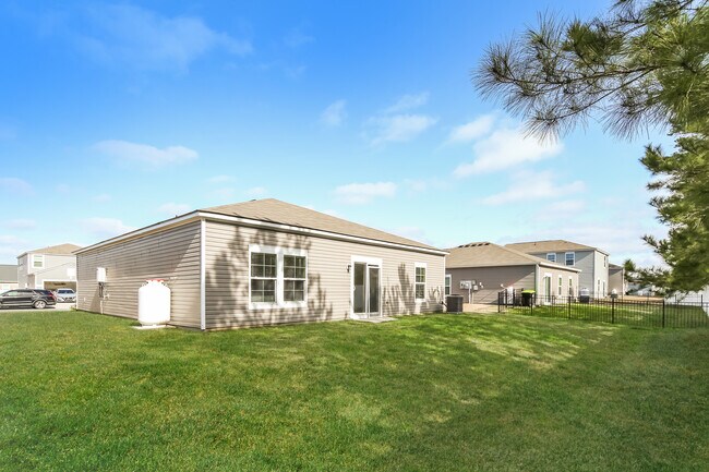 Building Photo - 2752 Desert Rose St