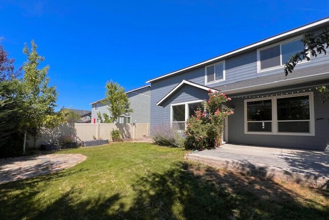 Building Photo - Beautiful 4 Bed, 2.5 Bath Plus Office in S...