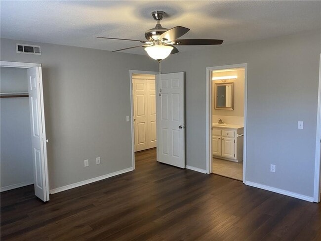 Building Photo - 415 S 20th St