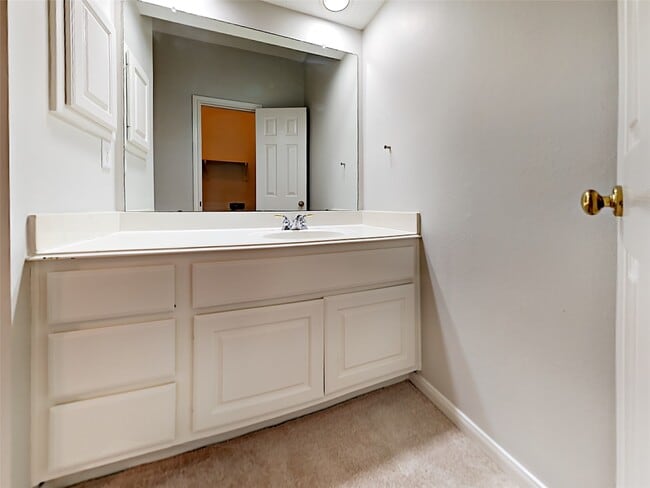 Building Photo - 3307 Clear Water Park Dr