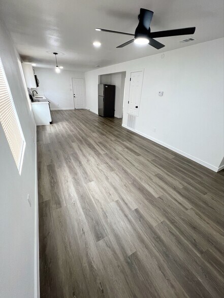 Building Photo - 1425 Little St