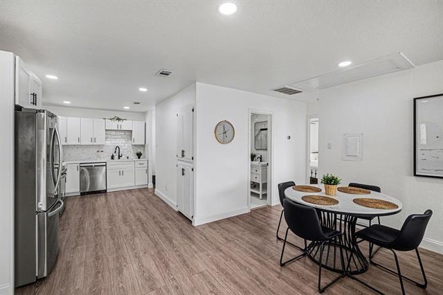 Building Photo - 716 E Pecan St