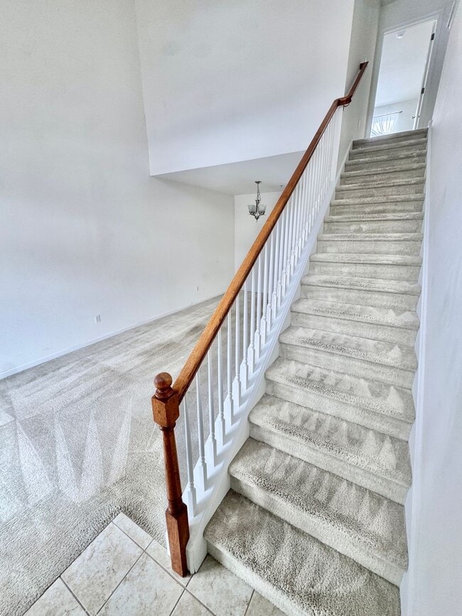 Building Photo - THREE BEDROOM TOWNHOME- PARKLAND SCHOOLS