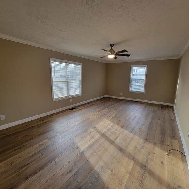 Building Photo - 3/2 Single Family- Full Unfinished Basement- Renovated House