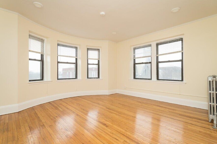 Building Photo - 123 Highland Ave