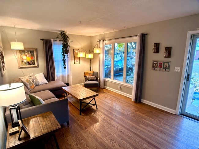 Building Photo - 3 bedroom Cape Cod