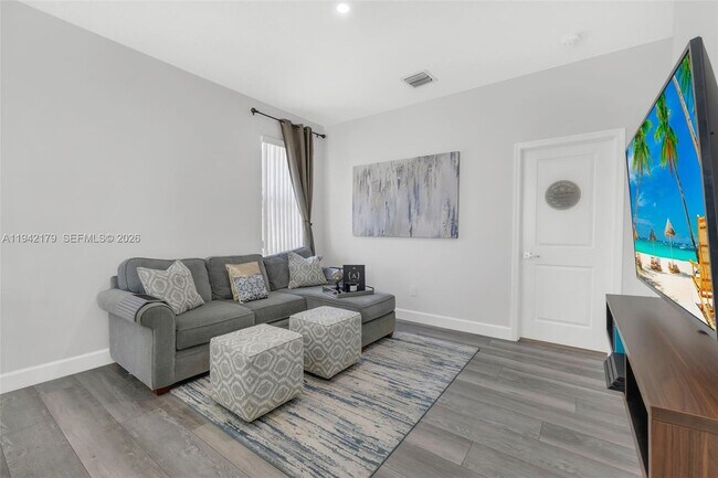 Building Photo - 1827 Lake Cove Dr