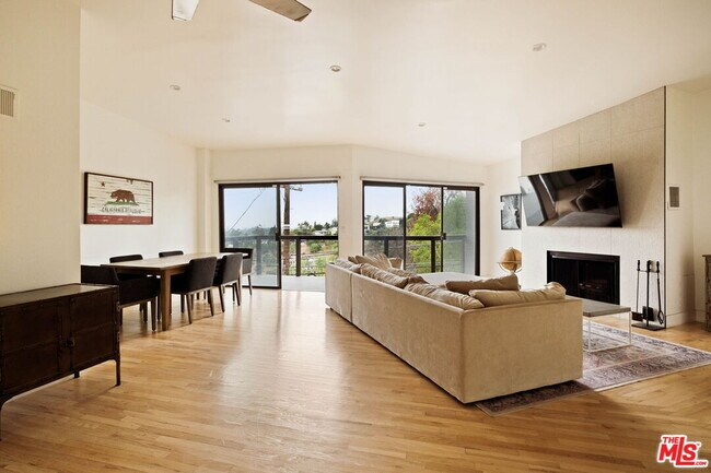 Building Photo - 303 Mavis Dr