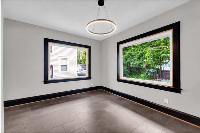 Building Photo - 3186 E 137th St