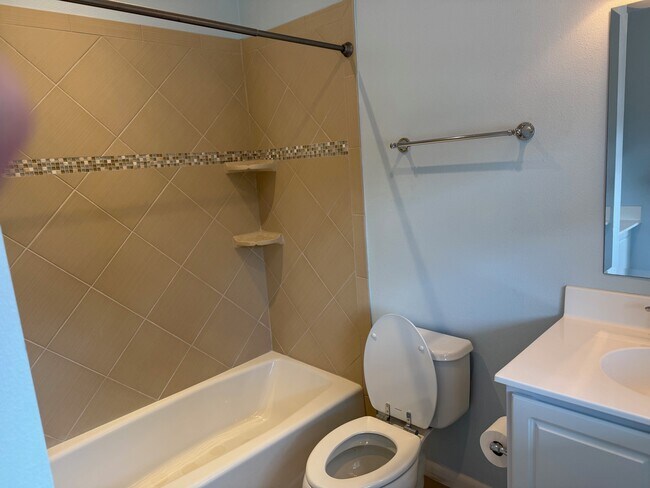 Building Photo - 2522 Chantilly Ave