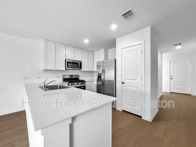 Building Photo - 6022 Starling Dr