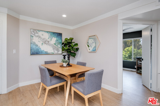 Dining area - 7800 Topanga Canyon Blvd