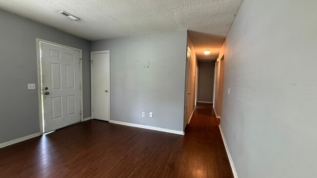 Building Photo - Charming 3-Bedroom Home in the Heart of Ri...