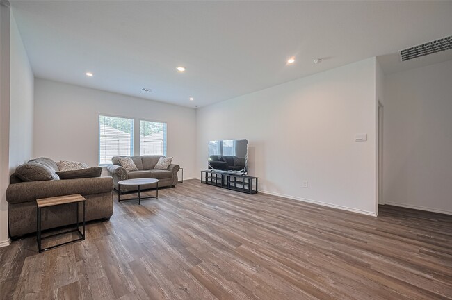 Building Photo - 40434 Basalt Elm Rd