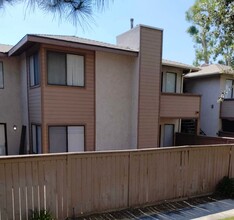 Building Photo - 2 Bedroom 1 Bathroom Condo Down Stairs Unit