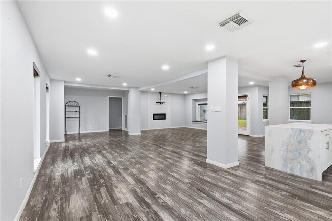 Building Photo - 5347 Rutherglenn Dr
