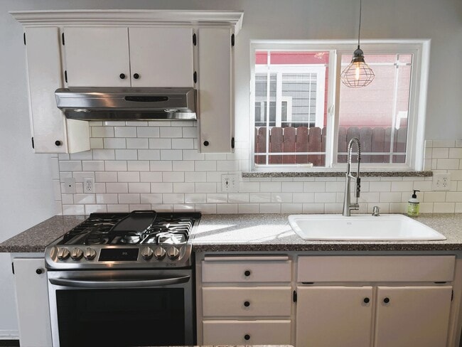 Building Photo - 3-Bedroom Home in vibrant Kenton neighborh...