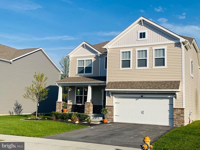 Building Photo - 226 Seven Springs Ln