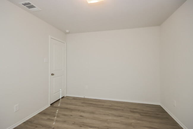 Building Photo - 2704 S Lina Ct