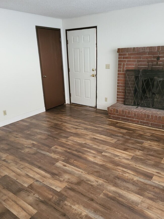 Building Photo - 4483-4485-4485 Campbell Dr SE