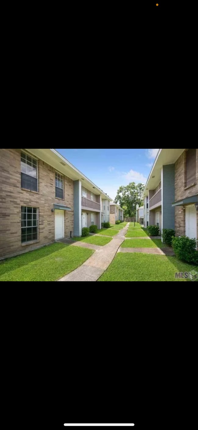 Building Photo - 1757 Boulevard De Province