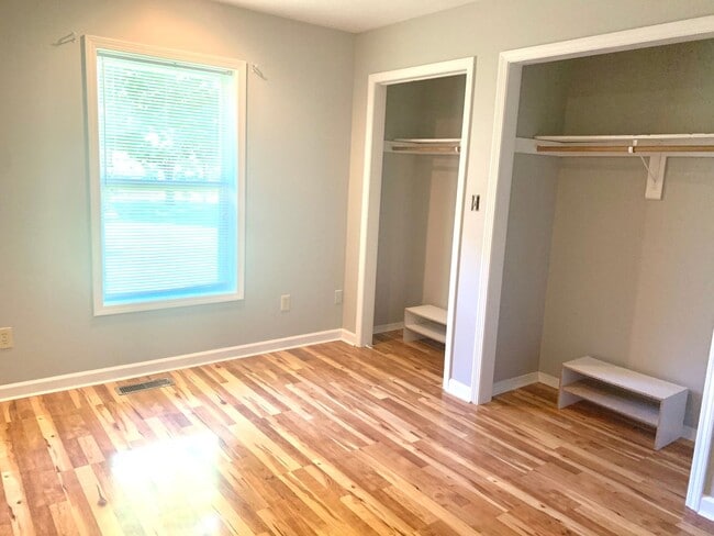 Building Photo - NEWLY Renovated 3 BED/2 BA Home!