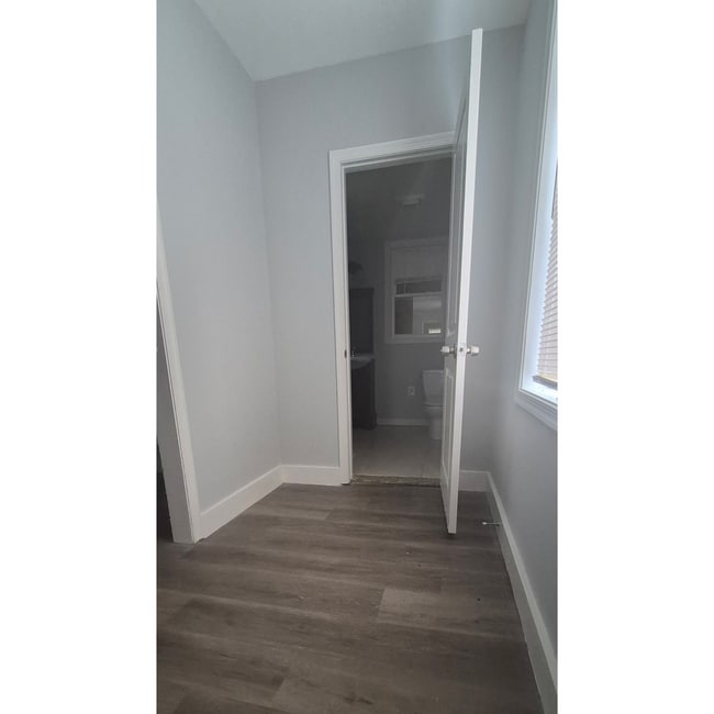 Building Photo - 647 S Pulaski St