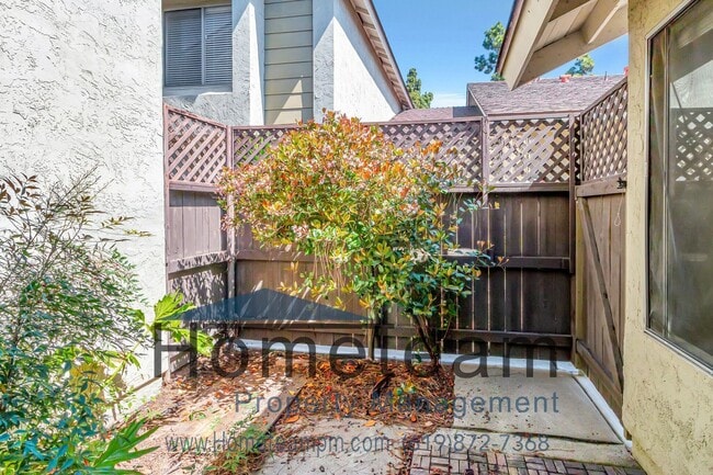 Building Photo - 2 BR / 1.5 BA 886 Sq ft. Spring Valley/ Paradise Hills