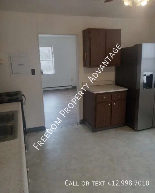 Building Photo - 1943 Broadway Ave