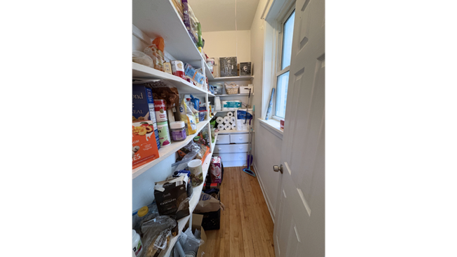 Building Photo - Amazing North Center 3 Bed / 1 Bath Unit Ready 4/2026! Hardwood Floors Throughout!