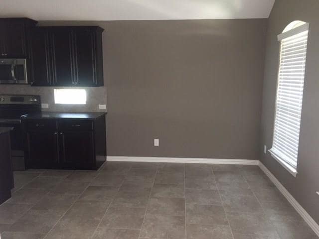 Building Photo - 405 Hendelson Ln