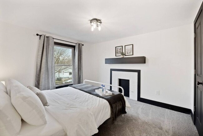 Building Photo - Beautifully Updated 3-Bedroom Home on a Corner Lot – Modern & Spacious!