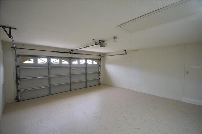 Building Photo - 5955 Chickadee Dr