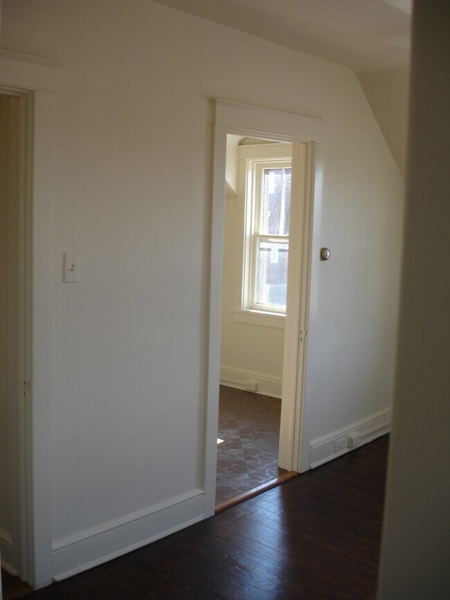 Building Photo - 1405 Oregon Pike