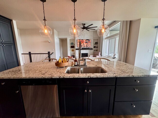 Building Photo - LUXURY 4 Bedroom home in NORTHGATE with Mountain Views