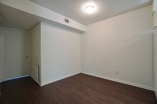 Building Photo - 2906 Sweeney Ln
